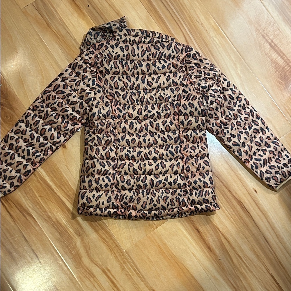 Amazon Essentials Leopard Print Puffer Jacket - Picture 2 of 6